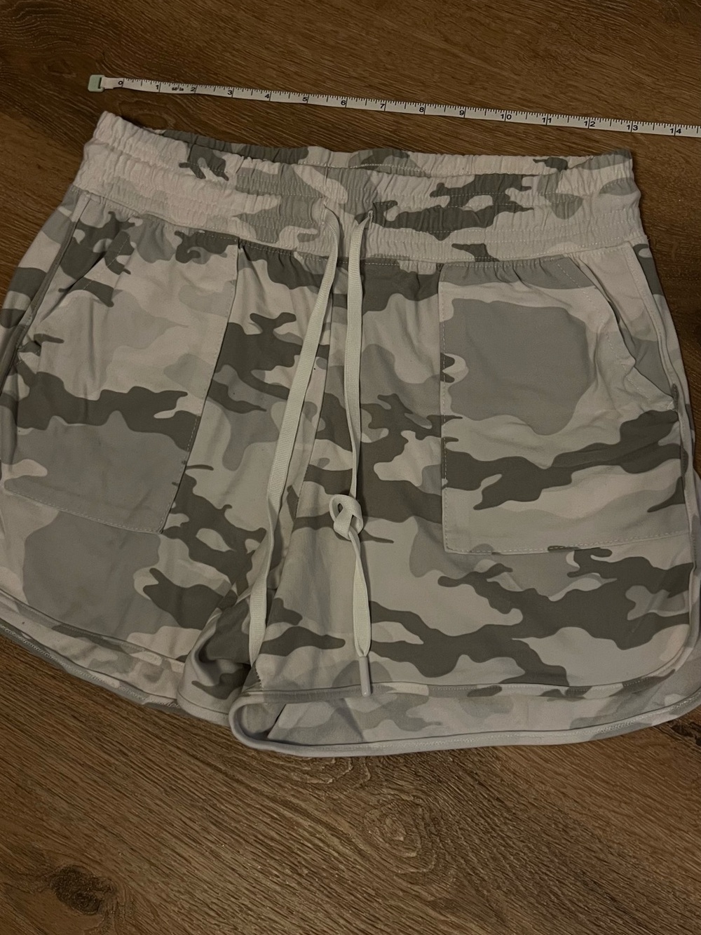 Athletic Works Women's Camo Drawstring Shorts - Gray & White